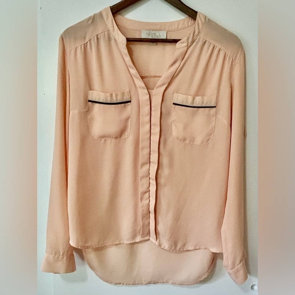 Olive & Oak| Light Peach Long Sleeve Lightweight Blouse w/Black Trim Sz L